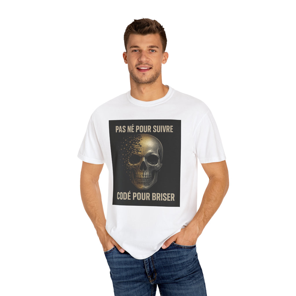 Skull Graphic T-Shirt RebelMind™— "Pas Né Pour Suivre, Codé Pour Briser" - RebelMind.