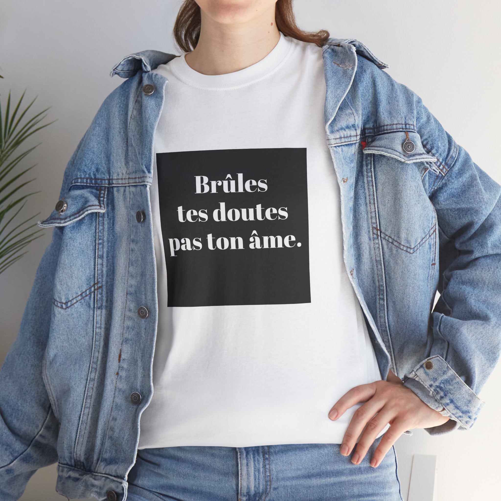 T-shirt RebelMind "Brûles tes doutes, pas ton âme", Perfect for Self - Expression and Empowerment, Ideal for Gifts, Casual Wear, Inspirational Tees - RebelMind.