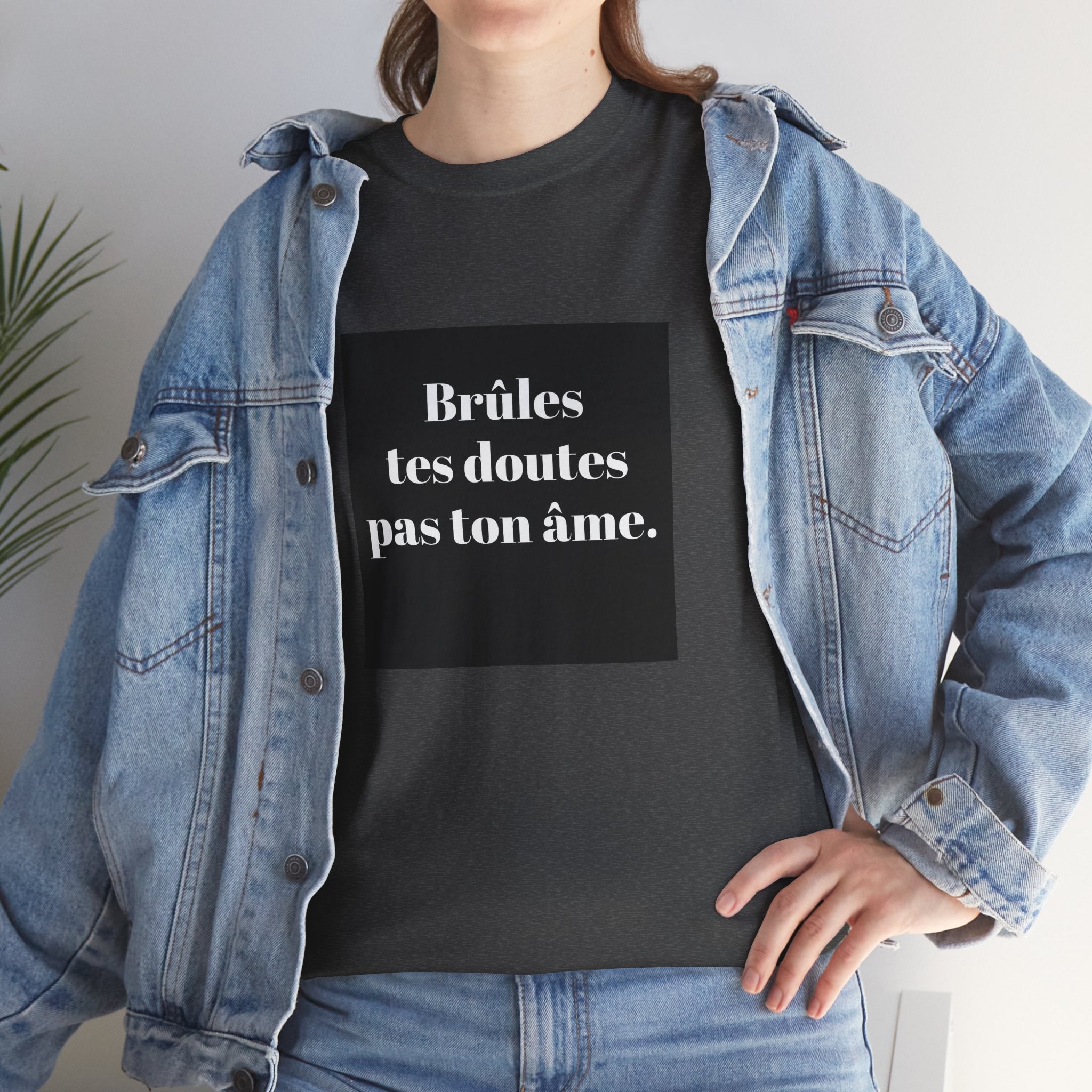 T-shirt RebelMind "Brûles tes doutes, pas ton âme", Perfect for Self - Expression and Empowerment, Ideal for Gifts, Casual Wear, Inspirational Tees - RebelMind.